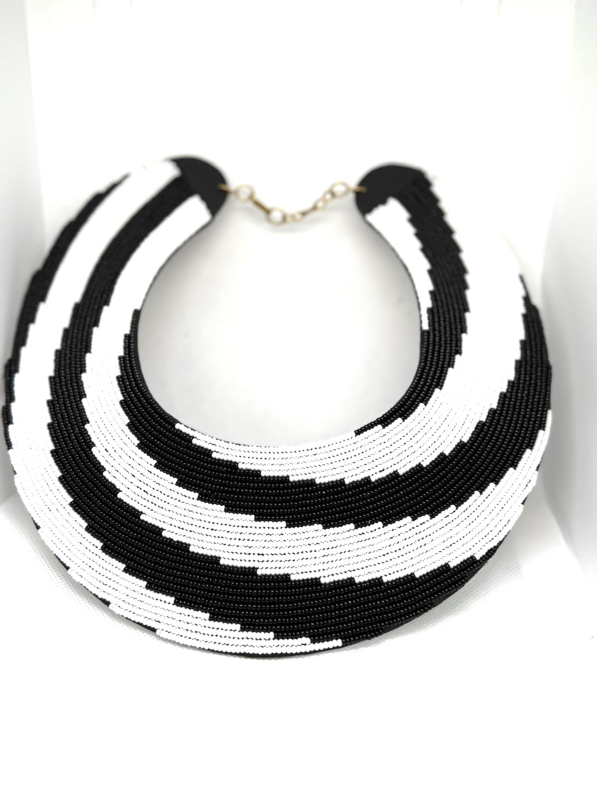 Umoja Queen Beaded Necklace (Black & White)